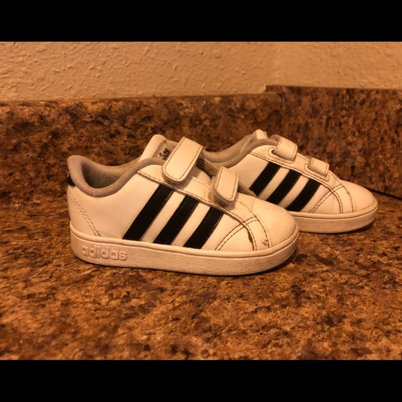 Adidas Toddlers Unisex Classic Sneakers, Sz 6K - Picture 1 of 5